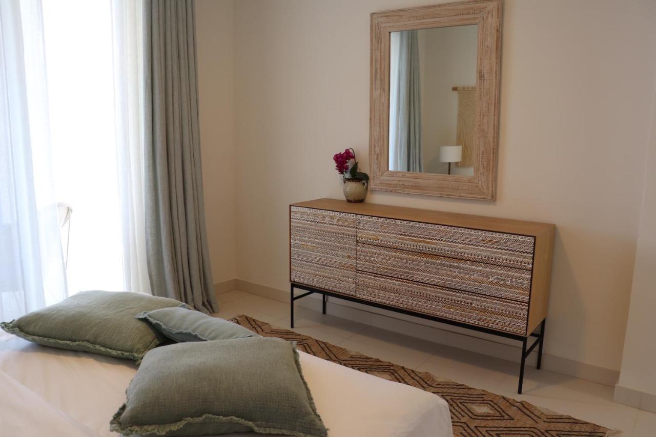 Cloud 7 Residences Ayla Акаба Экстерьер фото A modern dresser