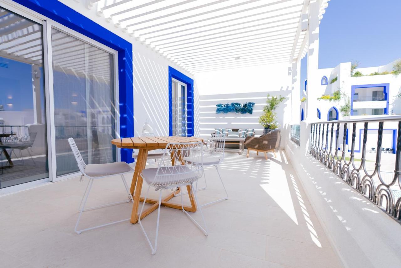Cloud 7 Residences Ayla Акаба Экстерьер фото A balcony