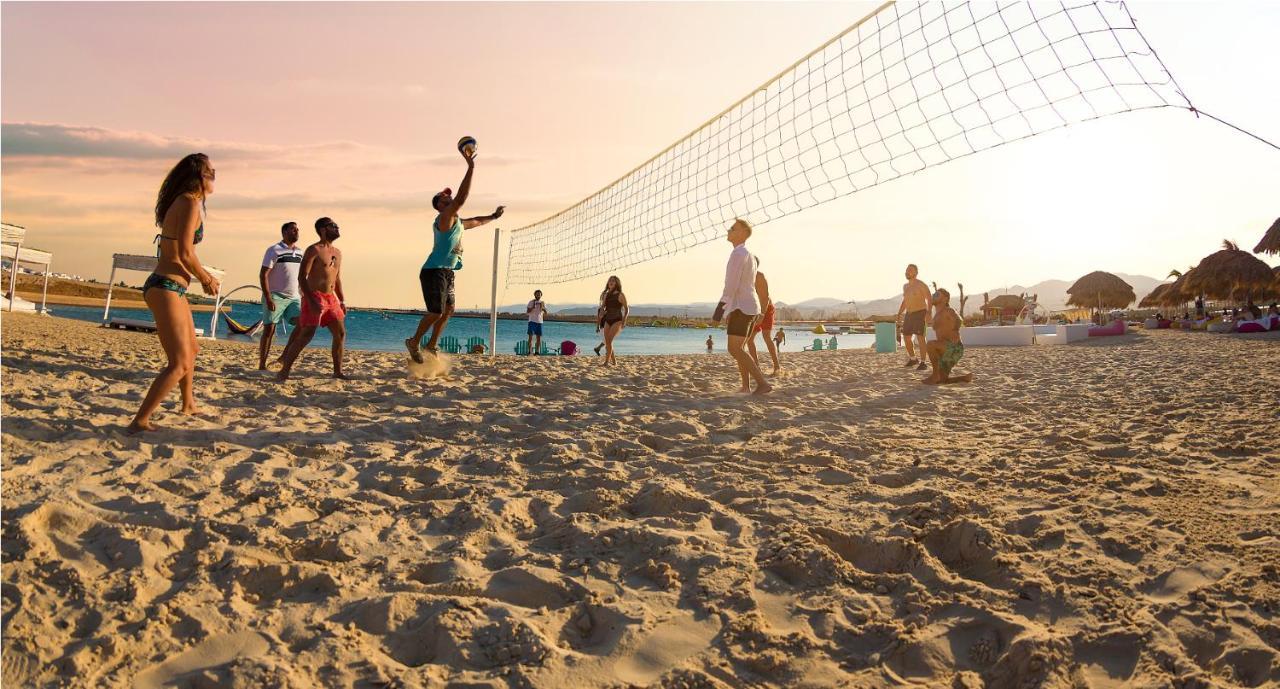 Cloud 7 Residences Ayla Акаба Экстерьер фото Beach volleyball at the Atlantis Paradise Island