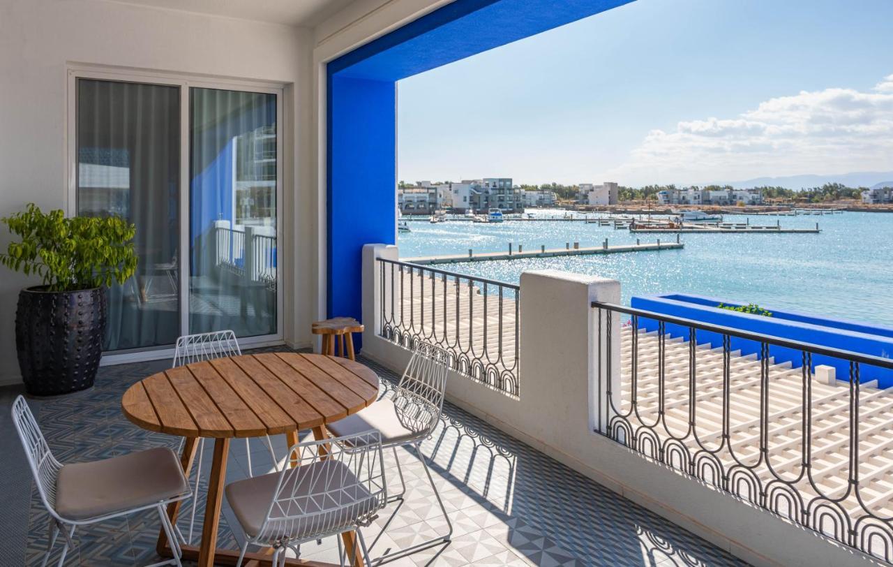 Cloud 7 Residences Ayla Акаба Экстерьер фото A balcony