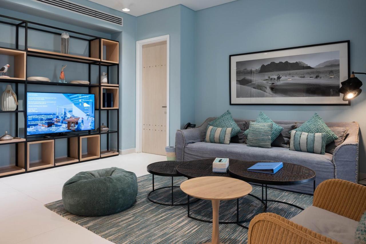 Cloud 7 Residences Ayla Акаба Экстерьер фото A living room