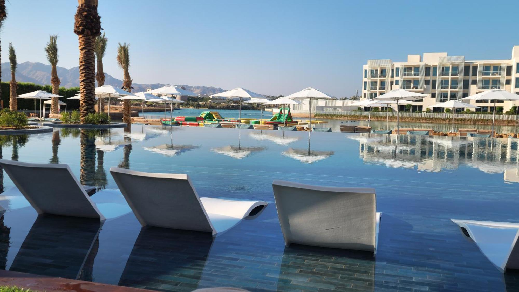 Cloud 7 Residences Ayla Акаба Экстерьер фото The resort's lagoon